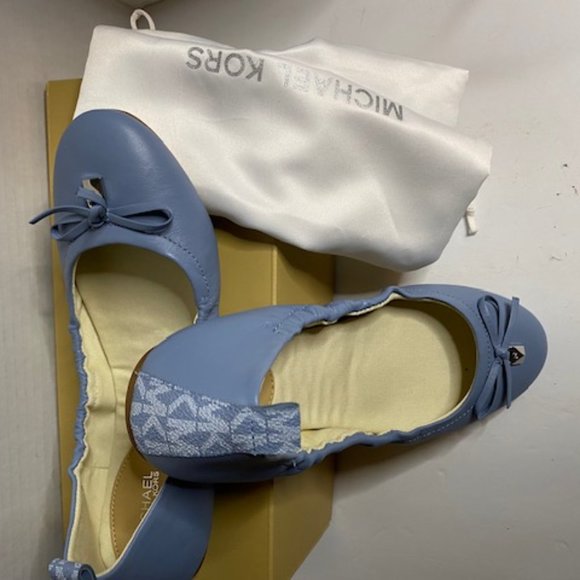 Michael Kors Light Blue Juliette Logo Lock Ballet Flats New Size 7 (NEW) - Picture 4 of 7